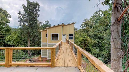 18 Crestwood Lane