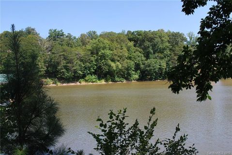 1370 Mollys Backbone Road