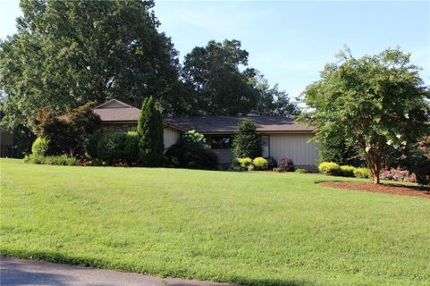 25 River Drive