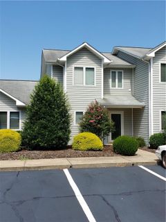 3370 White Oak Court E-2 sold home in White Oak Manor, Claremont, NC