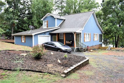 120 Shoreline Drive sold home in Lake Shore Estates, Badin Lake, NC