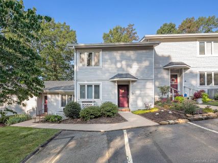 12 Hollybrook Drive