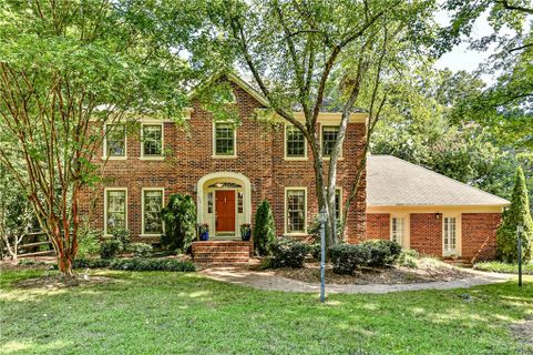 9025 Peyton Randolph Drive sold home in Williamsburg Raintree, Charlotte, NC