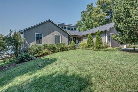 122 Harbor Point Drive