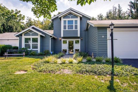 11 Laurel Place Drive