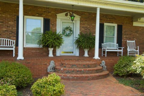 1701 Kenmore Drive