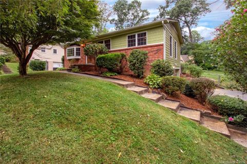 28 Woodhaven Drive sold home in Mountain Heights, Arden, NC