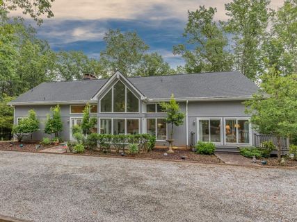 905 Mountain Laurel Drive