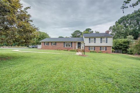3909 Saint Regis Drive