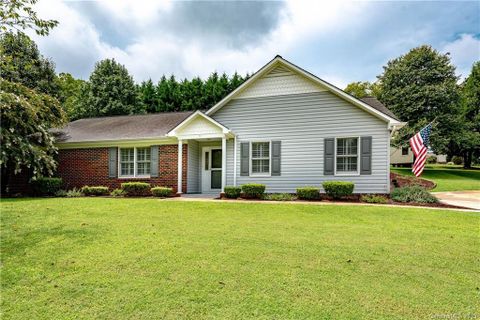 1352 Grady Lane sold home in Melrose Place, Hickory, NC