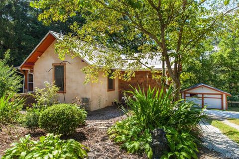 6 Laurel Avenue