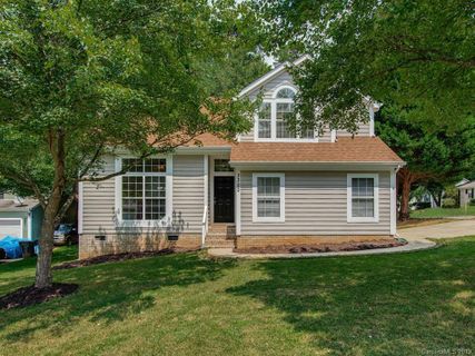 3300 Sorrento Court sold home in Hubbard Woods, Charlotte, NC