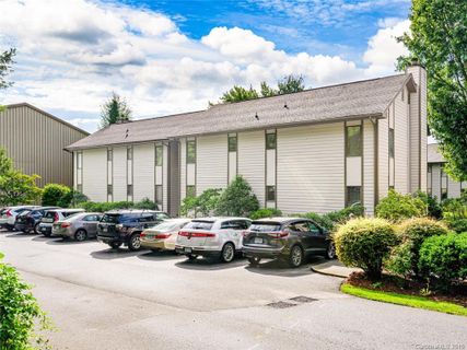 201 Racquet Club Road 3 sold home in Courtside Condos, Asheville, NC