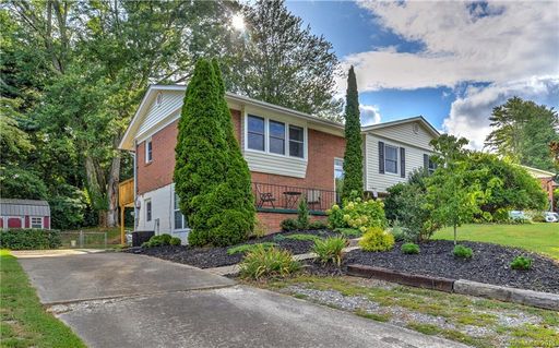 11 Summit Drive