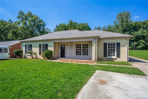 6724 Woodfield Drive