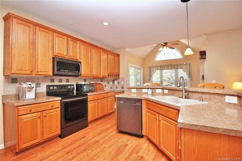 10615 Castlehill Drive sold home in Hampton Ridge II, Huntersville, NC
