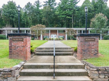 102 Boyd Drive 5-C sold home in Flat Rock Manor, Flat Rock, NC