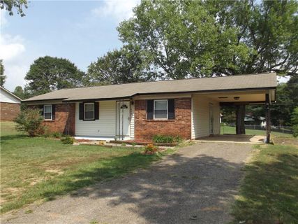 207 Springhill Lane