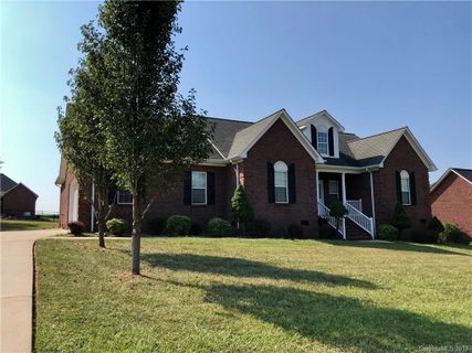 2940 Weatherfield Drive sold home in THE FIELDS AT WEATHERWOOD, Lincolnton, NC