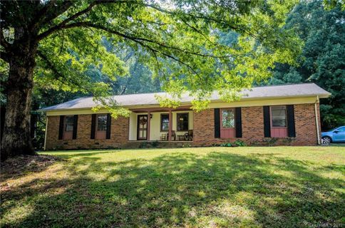 1511 Old Carriage Drive sold home in Dixie Park, Newton, NC