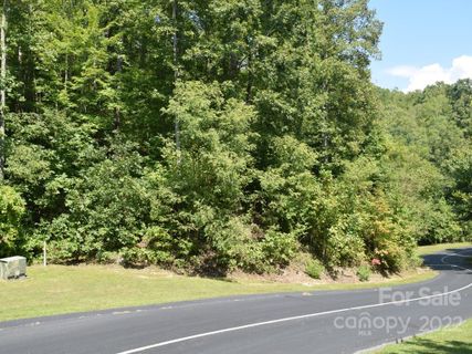216 Mountain Crest Drive active home in Cummings Cove, Hendersonville, NC