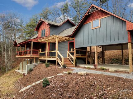 128 Flagstone Ridge sold home in Preserve at Chestnut Flats, Waynesville, NC