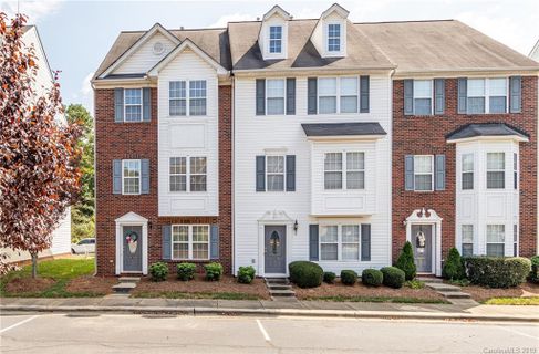 9885 Treeside Lane sold home in Parkview, Matthews, NC
