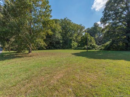 303 Chadwick Avenue sold home in Forest Hills, Hendersonville, NC