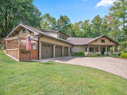 8 White Oak Drive