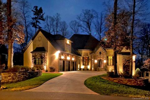 7685 Turnberry Lane