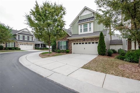 4523 Blackmuir Wood Circle