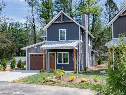 4 Phillip Lane sold home in Cedar Walk, Arden, NC