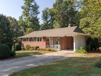402 Smythe Street