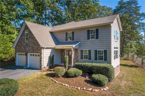1305 Sweetbriar Lane sold home in Bakersview Meadows, Hickory, NC