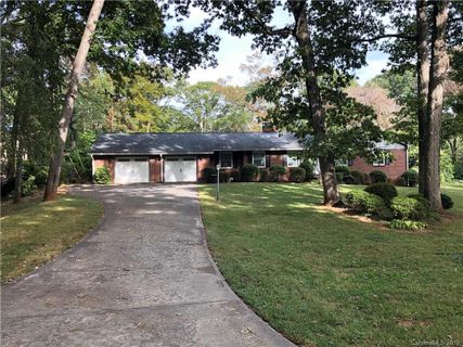 717 Longbow Road sold home in Sherwood Forest, Winston Salem, NC