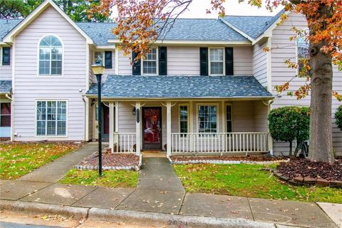 2820 Iron Gate Lane