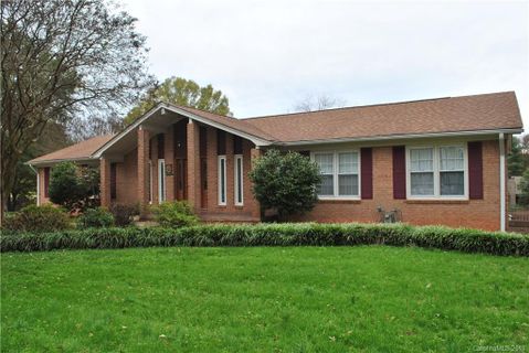 2007 Elizabeth Avenue sold home in Olde Well South, Hickory, NC