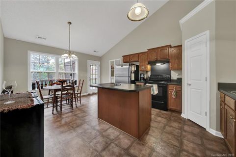 1507 Meadow Glen Lane