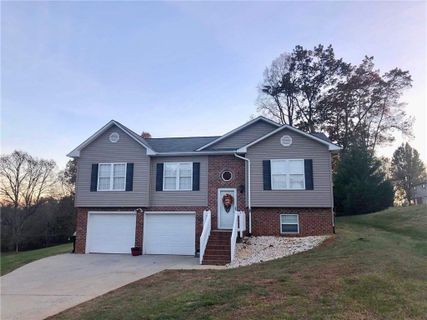 2218 Olde Valley Drive sold home in Olde Farm, Hudson, NC