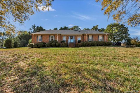 2405 Gleneagles Drive