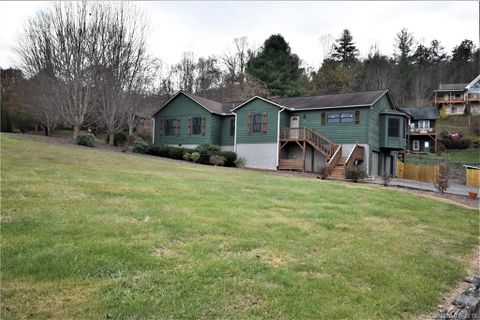 24 Gloria Way sold home in Strawberry Hill Farm Estates, Waynesville, NC