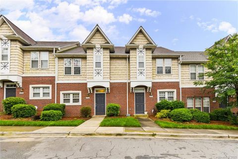3056 Uxbridge Woods Court
