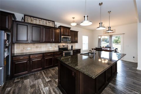 388 Wyndham Forest Circle sold home in Wyndham, Midland, NC