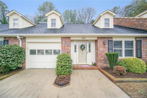 552 Camrose Circle