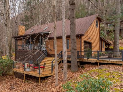 585 Summit Drive sold home in Woodlands, Maggie Valley, NC