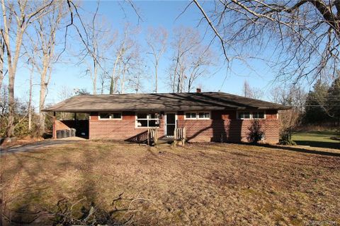 104 Upward Acres Street sold home in Upward Acres, East Flat Rock, NC