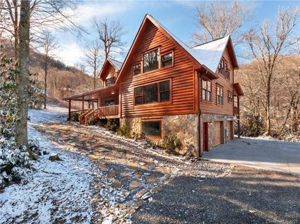 896 Jonathan Trail