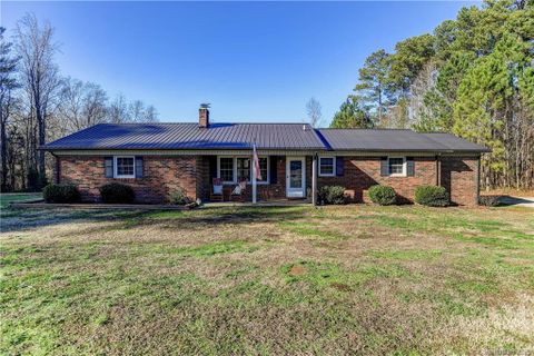 165 Crestview Acres Road sold home in Crestview Acres, Statesville, NC