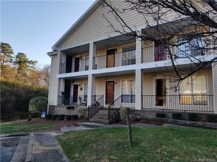 1050 Surry Lane