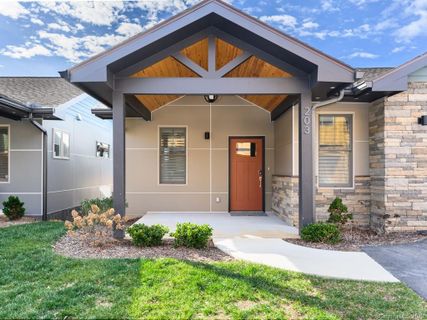 203 Josephine Lane 1G